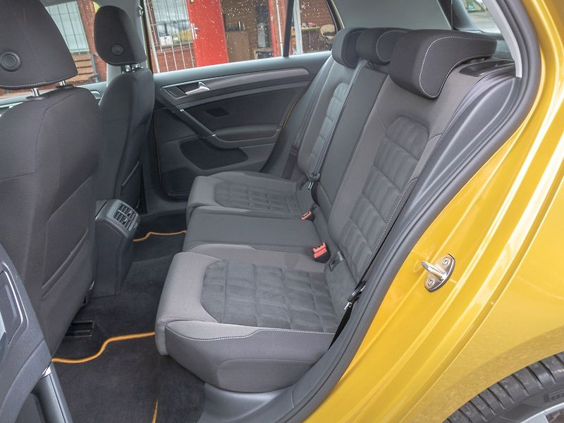 Volkswagen Golf (2018) ČR 1.0TSI 81KW – BARVA - fotka 43 z 52