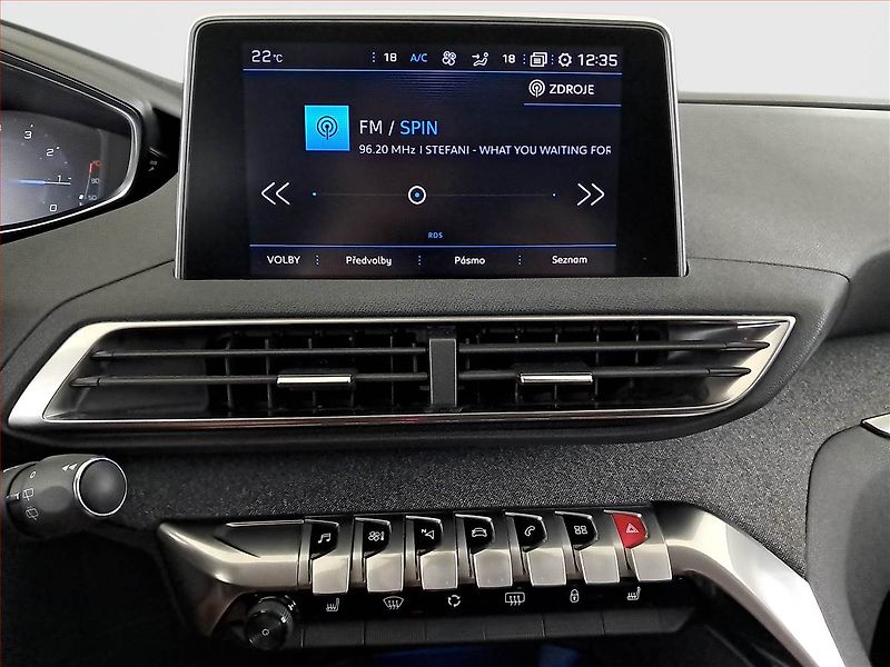 Peugeot 5008 (2019) Access PureTech 130, 7 míst - fotka 12 z 18