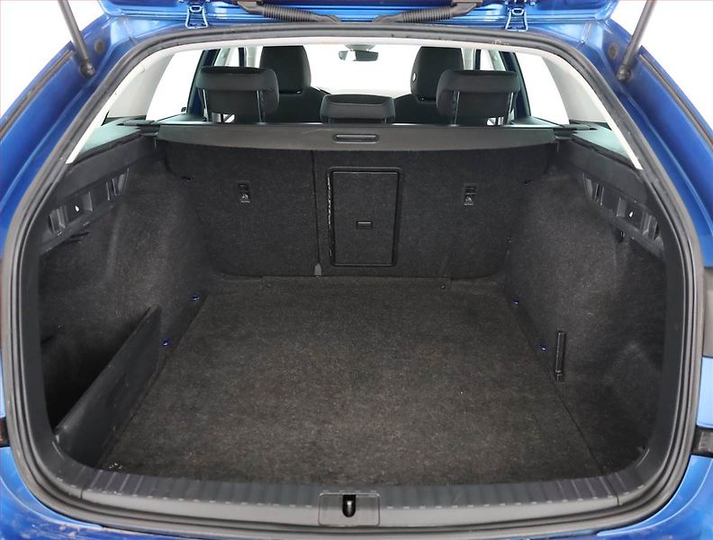 Škoda Octavia (2021) Style 2.0 TDI, ČR,1.maj - fotka 16 z 17