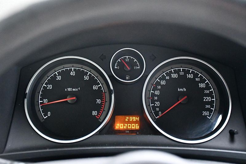 Opel Zafira 1.8i VYHŘ. SEDAČKY TAŽNÉ 7MÍST - fotka 23 z 28