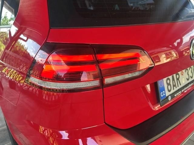 Volkswagen Golf 1,6TDi DSG Variant LED MATRIX - fotka 34 z 51