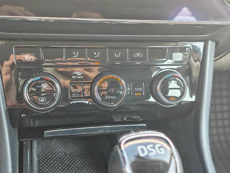 Škoda Superb Ambition Green tec 6DSG 2,0TDI - fotka 17 z 22