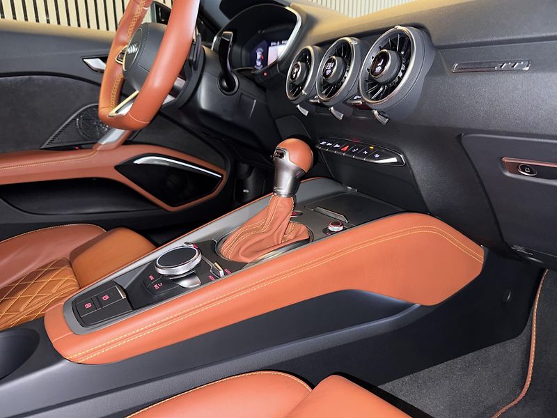 Audi TT 45 TFSI Coupé Exclusive B&O CZ - fotka 19 z 37