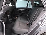 BMW Řada 3 2,0 320d xDrive 140kW Sport - náhled 14