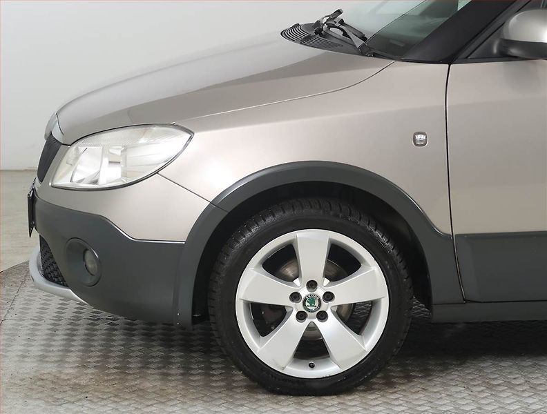 Škoda Roomster (2011) Scout 1.2 TSI, Serv.kniha - fotka 14 z 17