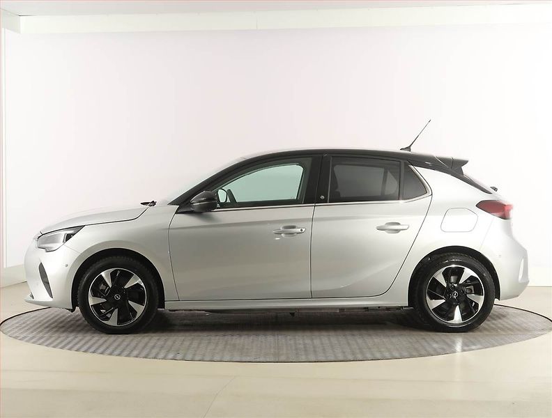 Opel Corsa (2023) Elegance 50 kWh, SoH 96% - fotka 3 z 28