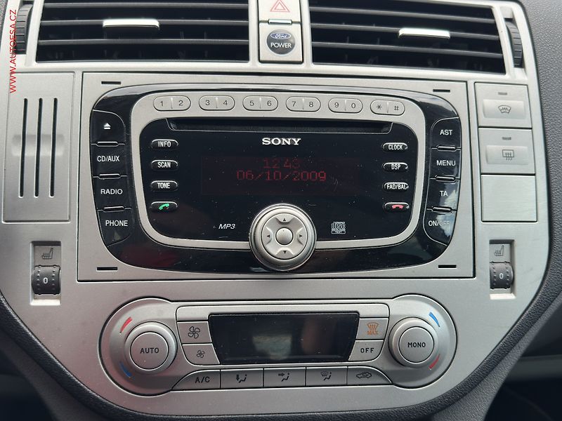 Ford Kuga (2009) 2.0. TDCI 4x4, AC, výhřev - fotka 15 z 20