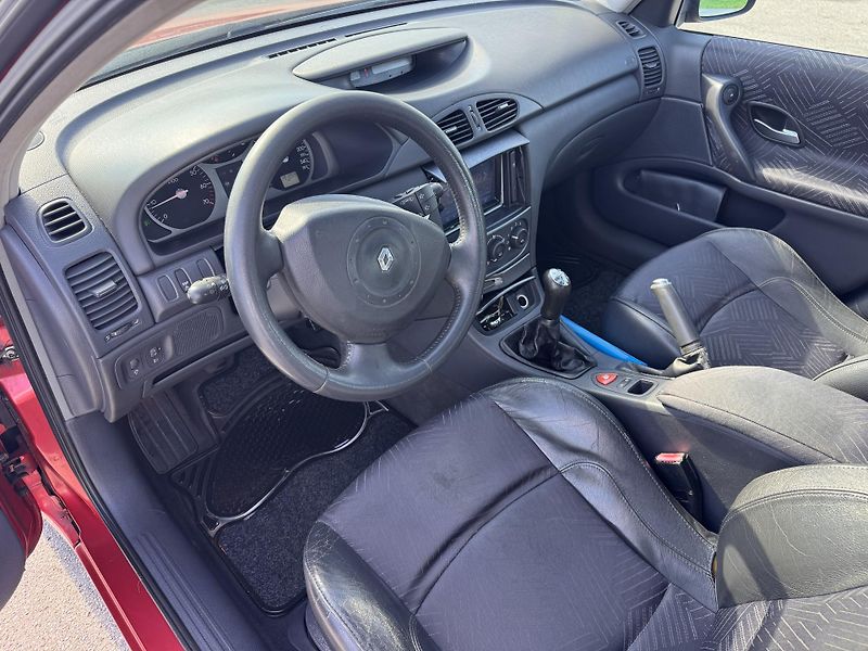 Renault Laguna 1.8i 88Kw 16V Dynamique - fotka 6 z 19
