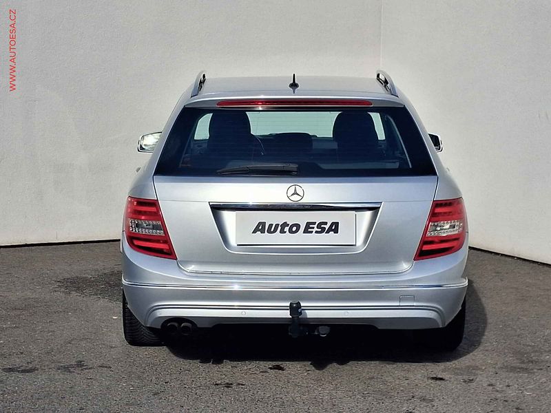 Mercedes-Benz Třídy C (2013) 1.6 C180, AT, TZ, šíbr - fotka 5 z 18