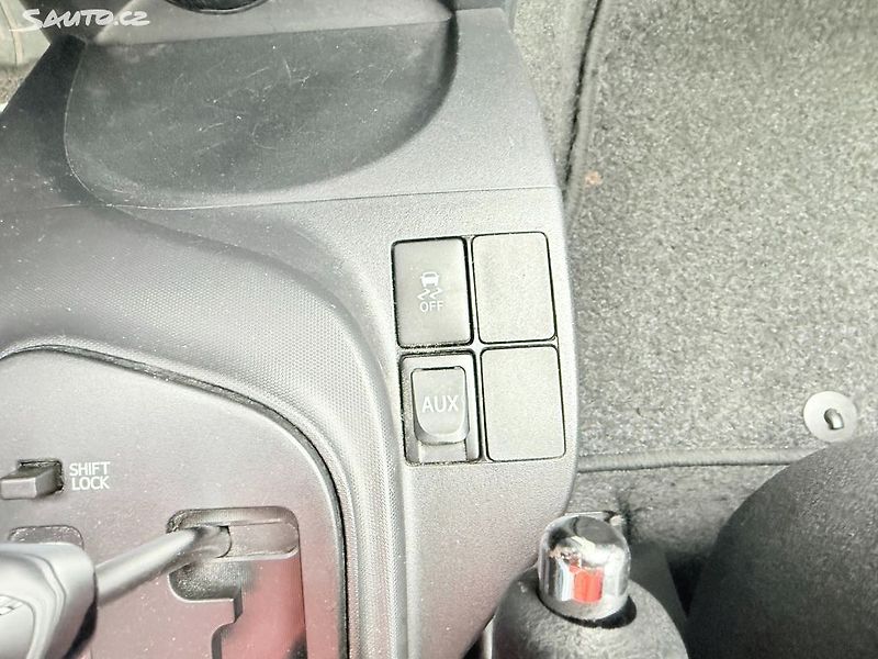 Toyota iQ 1.0 automat - fotka 18 z 22