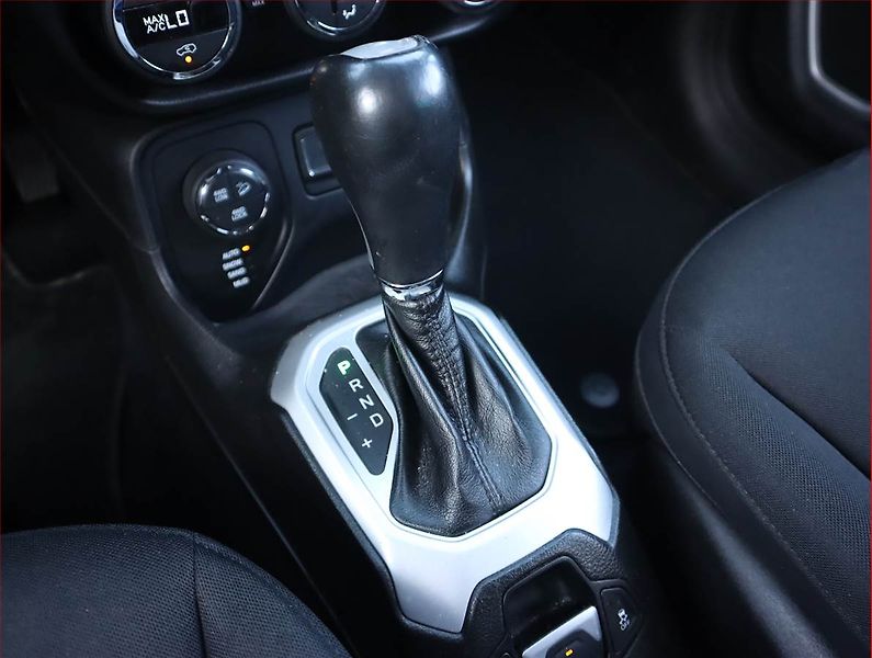 Jeep Renegade (2015) 2.0 MultiJet, 4X4, Automat - fotka 13 z 21