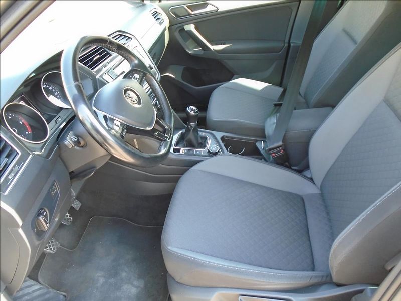 Volkswagen Tiguan 2,0   4X4 110KW - fotka 10 z 27