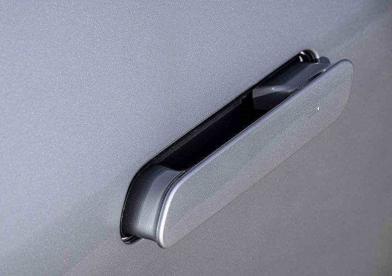 Jízda připomíná spalovací modely značky.