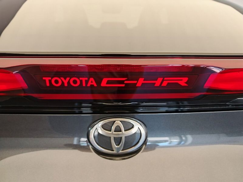 Toyota C-HR 2,0 Plug-in Hybrid Style - fotka 7 z 38