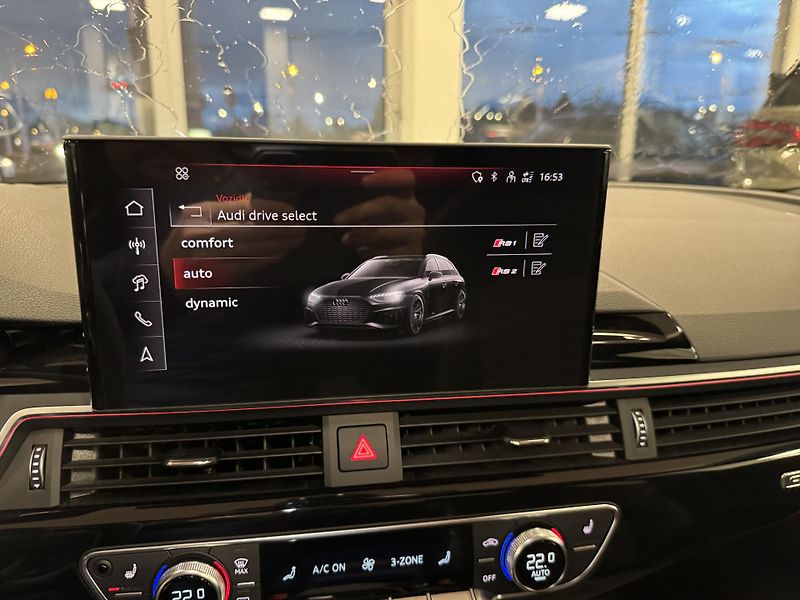 Audi RS 4 (2023) 2,9TFSi Avant quattro MATRIX - fotka 30 z 38