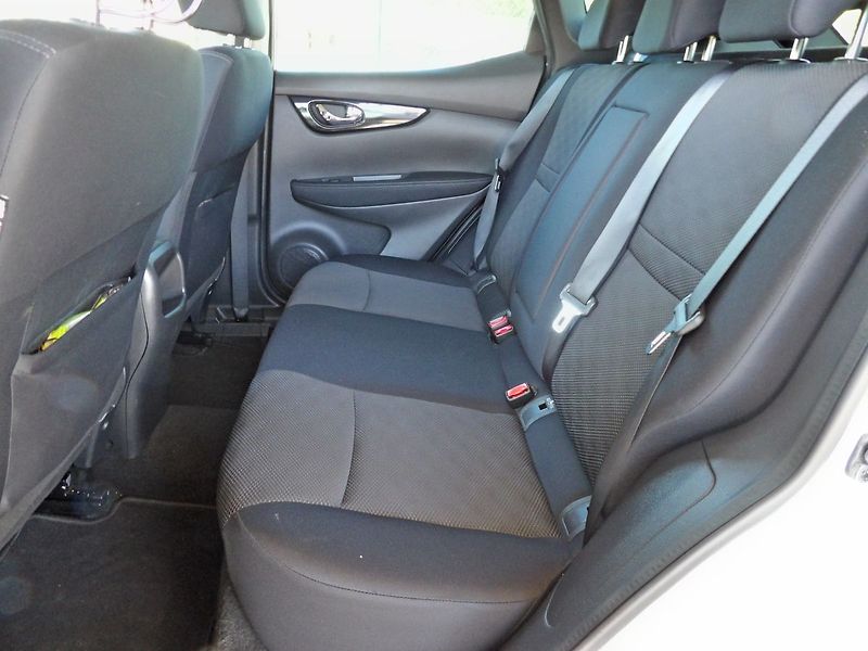 Nissan Qashqai 1.6dCi 4WD Tažné Kamera ČR - fotka 23 z 33