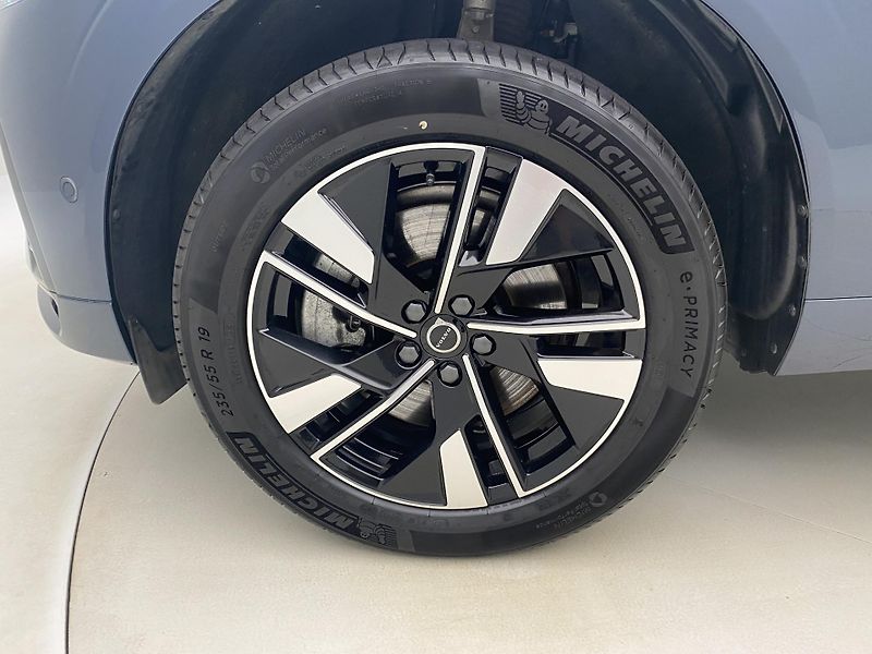 Volvo XC60 B5 AWD DARK PLUS AUT CZ - fotka 37 z 51