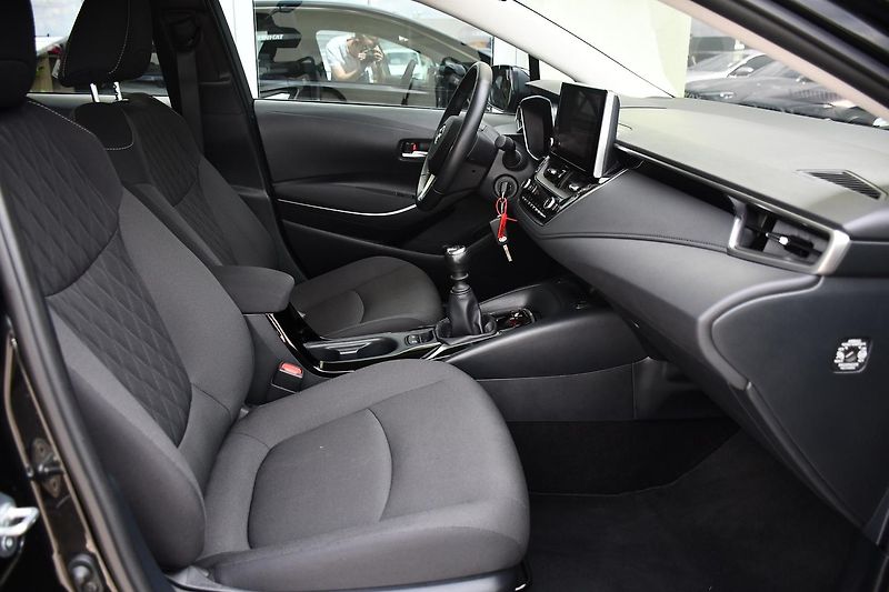Toyota Corolla 1.5VVT-i 1M 2xKOLA  - fotka 19 z 36