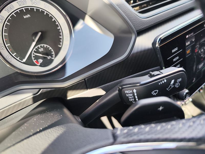 Škoda Superb 2.0 TDi/147kW Sportline DSG - fotka 30 z 34