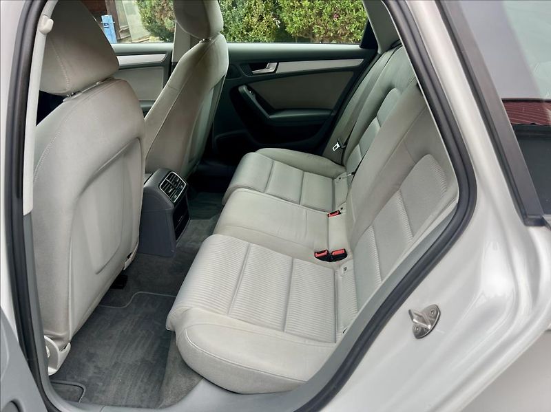 Audi A4 2,0 TDi KLIMA / NAVI - fotka 12 z 40