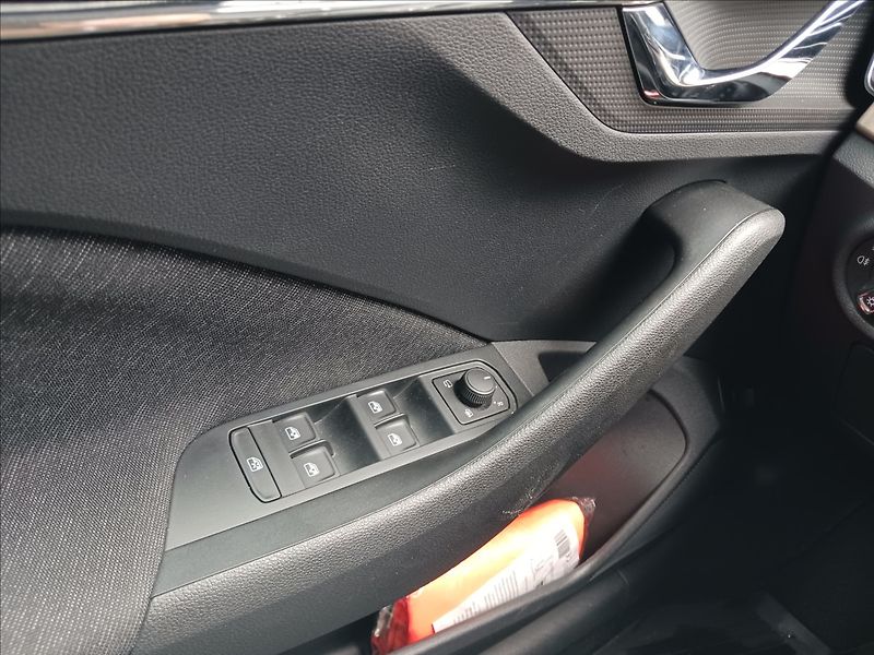Škoda Scala 1,5 TSI 110kW DSG7, PANORAMA - fotka 16 z 24