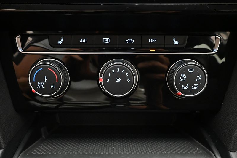 Volkswagen Passat 1,5 TSI 110 kW Business Záruka - fotka 21 z 31