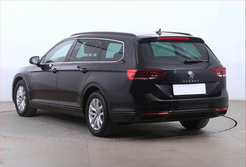 Volkswagen Passat (2022) Business 2.0 TDI, Automat - fotka 4 z 22