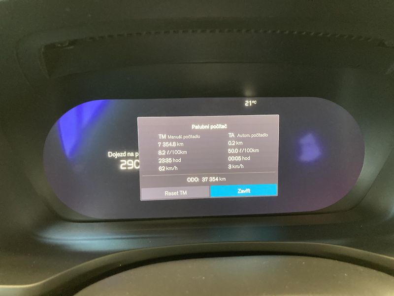 Volvo V60 B4 FWD PLUS DARK TAŽNÉ ZAŘÍ. - fotka 20 z 31