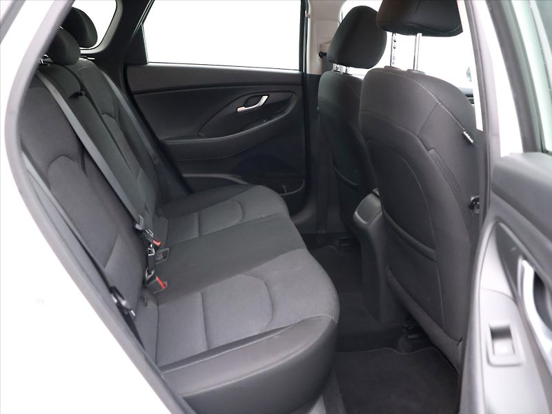 Hyundai i30 1,6 CRDi 85kW Smart LED CZ - fotka 12 z 36