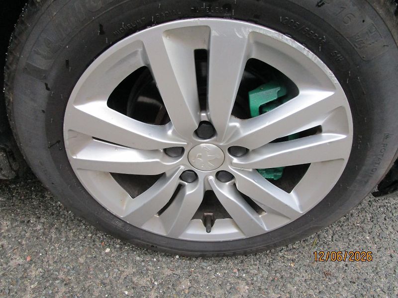 Peugeot 308 (2019) 1,5 HDi SW  - fotka 4 z 30
