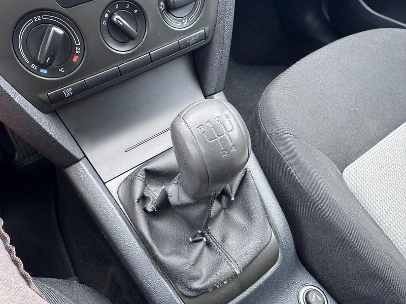 Škoda Octavia (2007) 1,6i MPI 75 KW KOLA SK STK - fotka 29 z 46