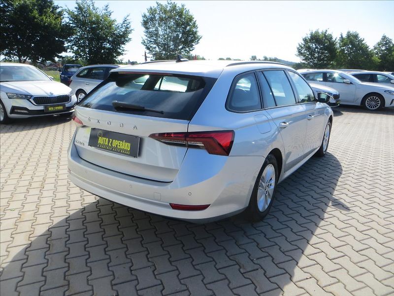 Škoda Octavia 2,0 TDI Ambition Combi ČR - fotka 9 z 24