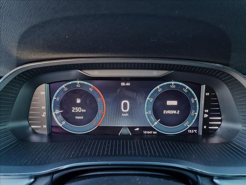 Škoda Octavia 2.0 TDI Style Combi,ČR,1.Maj. - fotka 21 z 49