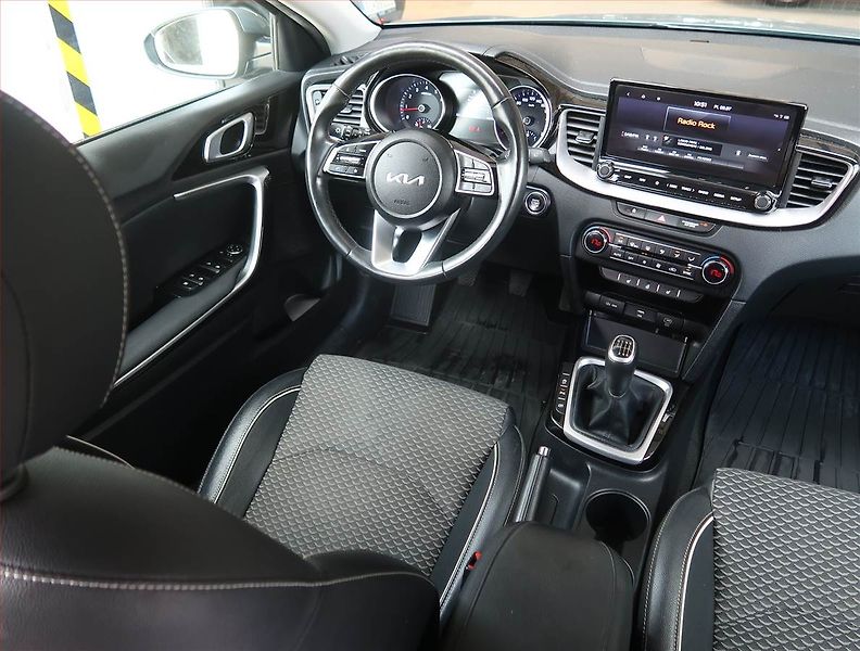 Kia Ceed (2022) Gold 1.5 T-GDI, Serv.kniha - fotka 7 z 19