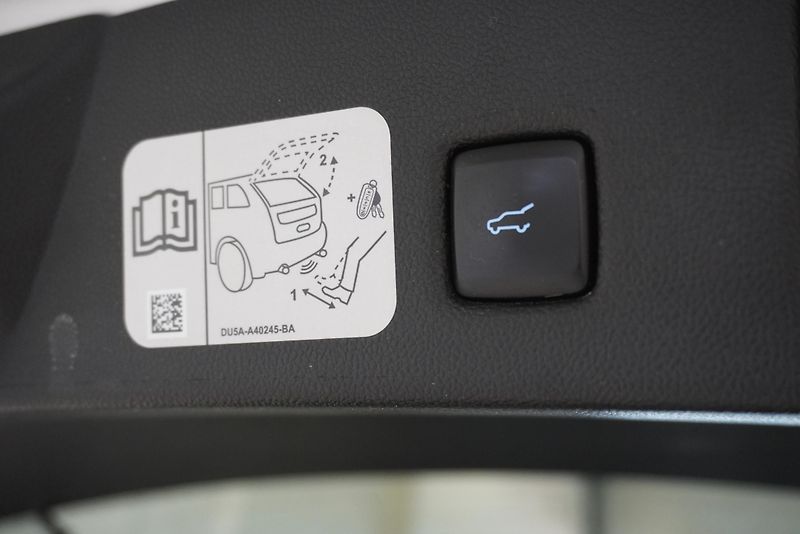 Ford Kuga 2.0 TDCi ST-LINE 4x4 AUTOMAT 8 - fotka 30 z 34