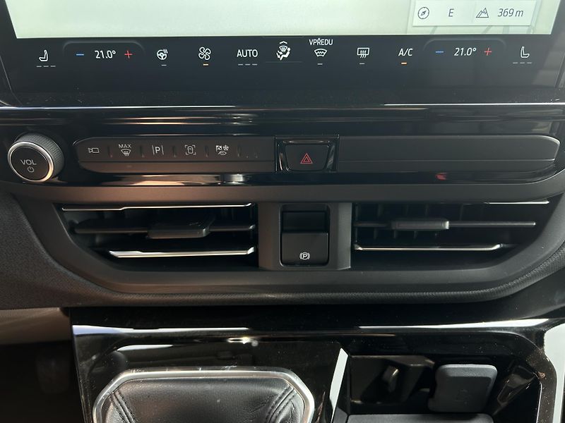Ford Tourneo Custom Titanium L1 2.0 EcoBlue 110 kW - fotka 36 z 37