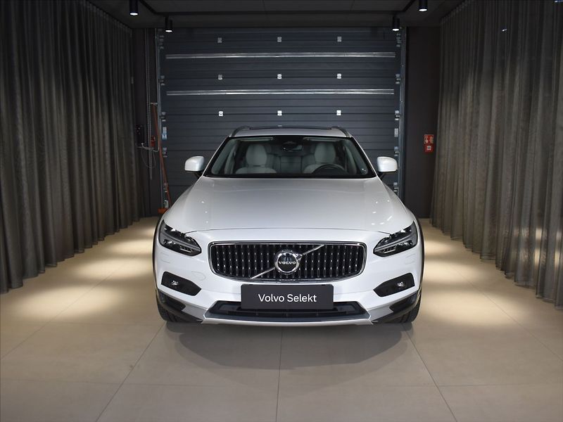 Volvo V90 2,0 CC PRO B4 AWD - fotka 6 z 24