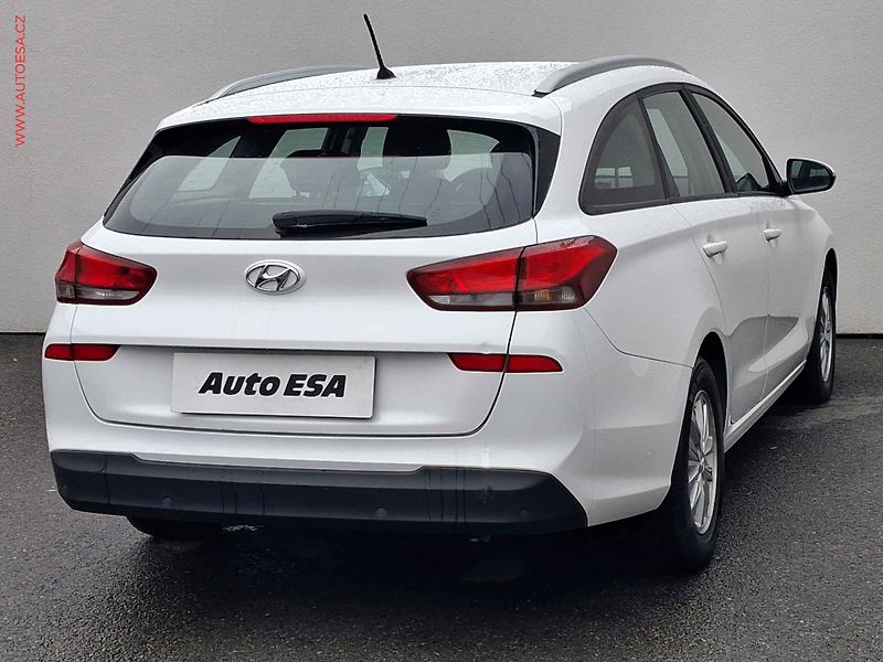Hyundai i30 (2017) 1.6 CRDi, 1.maj,ČR, AC, tempo - fotka 4 z 18