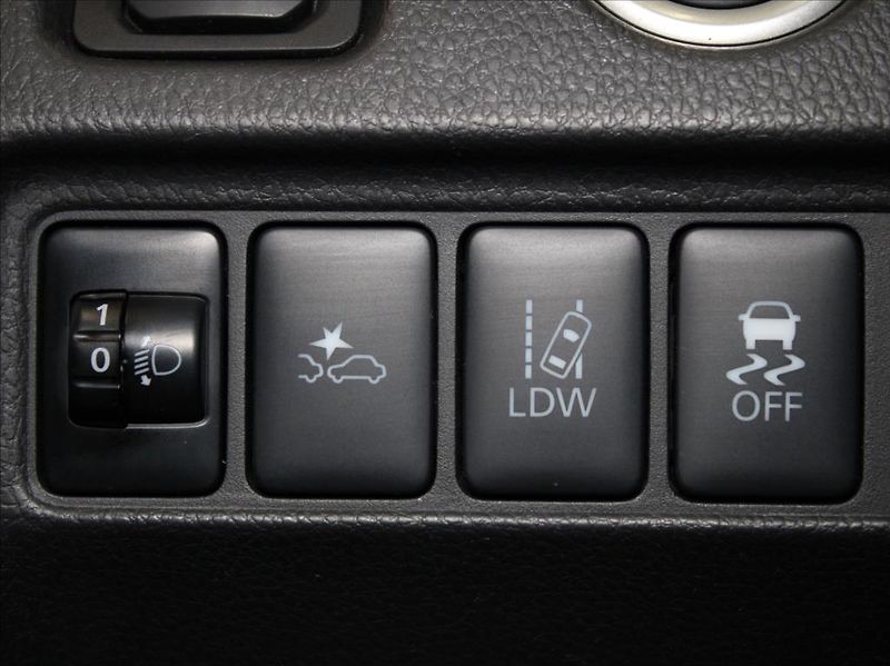 Mitsubishi L200 2,3 DI-D 127kW AT Instyle DPH - fotka 15 z 24