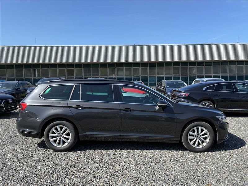 Volkswagen Passat 2,0 TDI TAŽNÉ KAMERA EL.KUFR - fotka 8 z 29