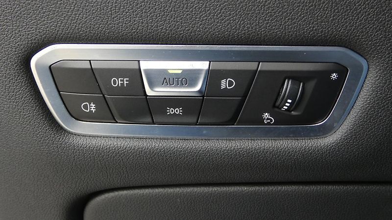 BMW X5 xDrive 40i - fotka 10 z 22