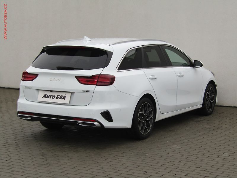Kia Ceed (2022) 1.5 T-GDi, ČR, GT Line, AT - fotka 4 z 22