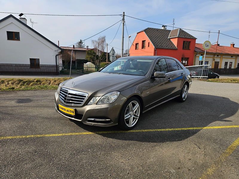 Mercedes-Benz Třídy E (2011) 350 CDi 4Matic 195kw - fotka 8 z 21