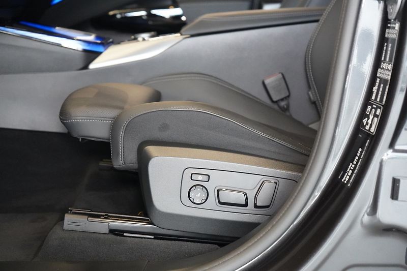 BMW X3 M50 xDrive, Nezávislé, Tažné - fotka 23 z 50