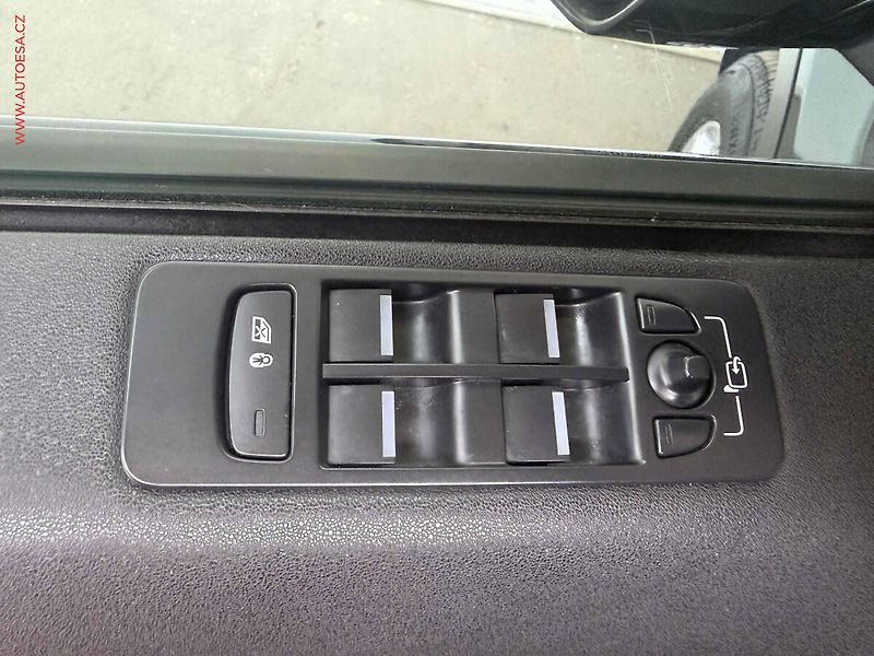 Land Rover Discovery Sport (2015) 2.0 TD4 4x4 HSE, AT, bixen - fotka 11 z 19