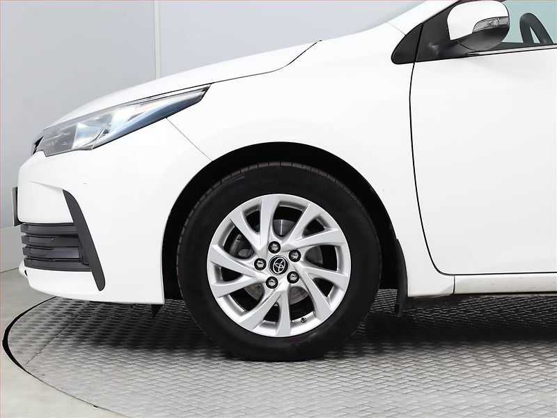 Toyota Corolla (2019) 1.6 Valvematic, Tempomat - fotka 12 z 16
