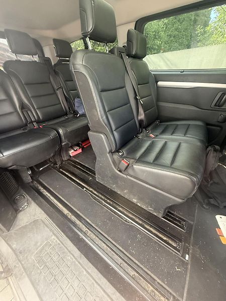 Peugeot Traveller (2019) - fotka 4 z 7