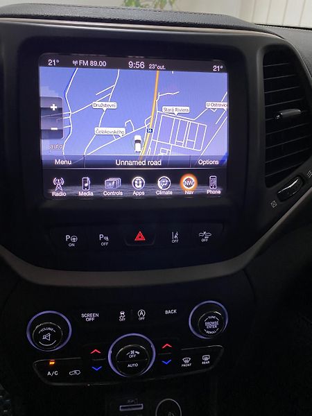 Jeep Cherokee 2.2 M-JET,A/T,4x4,1.MAJ.TZ - fotka 28 z 31