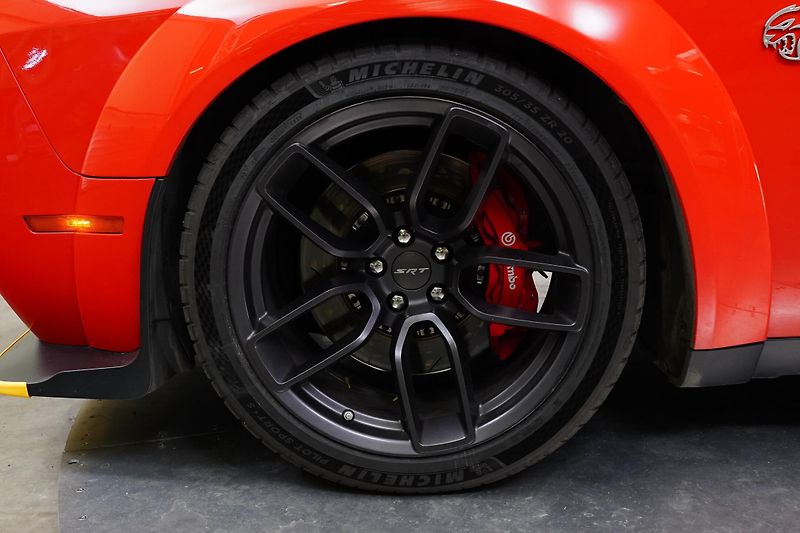 Dodge Challenger - fotka 12 z 24