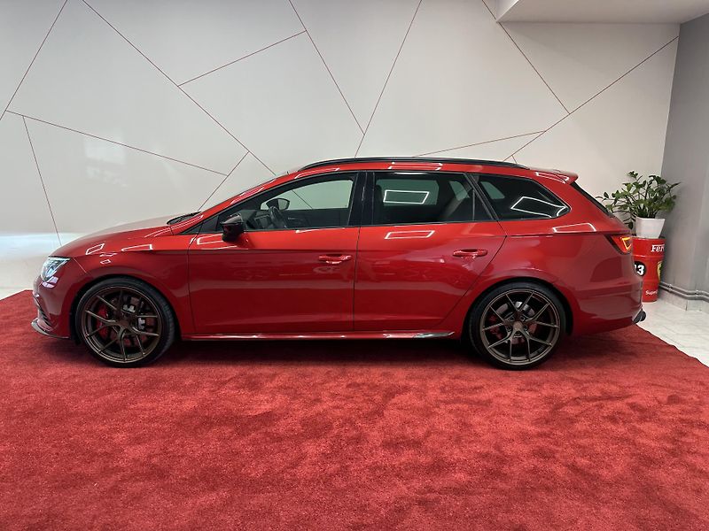 Seat Leon (2018) Cupra FR 300 4drive*CZ*1. Maj. - fotka 2 z 15